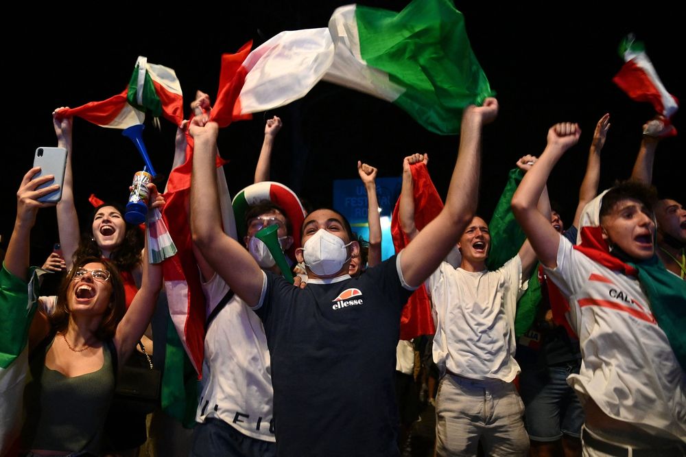 Italy fans celebrate