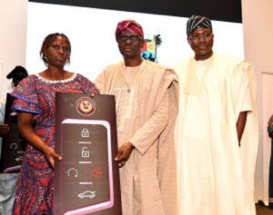 Sanwo-Olu gives cars to civil servants