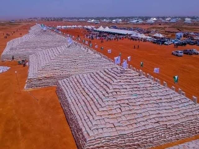 Buhari inaugurates 1m bags of rice pyramid, reiterates commitment to food  security