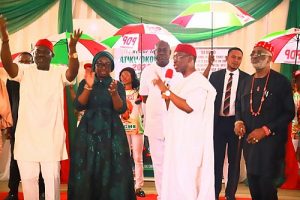 Governor Ifeanyi Okowa and Vice Presidential Candidate of the Peoples Democratic Party (PDP) on Sunday said he was on the party's presidential ticket because "it's God's will"; stressing that APC has dug Nigeria into a pit, and only PDP will rescue her. He said the PDP rescue mission for Nigeria was a divine project, and assured that no geopolitical zone in the country would be cheated in a PDP-run Federal Government. Okowa gave the assurance while addressing PDP stakeholders in Anambra at the Constituency Office of Senator Uche Ekwunife in Awka. He said that the presidential election in February, 2023 would be won by the PDP "because of the things that I know and I see and whole lot of things going on". "Looking at what I am seeing this afternoon, I am worried because both APGA and Labour Party are in trouble. "I must thank the men and the women here for standing strong for the PDP. The party in Anambra will come out alive and will remain strong. "I can assure you that actions are being taken to ensure that we do the right thing in Anambra State. Nobody will right off Anambra when you have people like these in the party. "I know that there is a Presidential candidate from Anambra but I know that Anambra and Ndigbo will play a major role in the next political dispensation as no zone will be left out and no zone will be cheated because we have equal opportunities for all. "In the last seven years the South East had not gotten its fair share in this country and we cannot afford to continue in that route. "When we went to Osun State they never gave us a chance but when the result came out we had a very wonderful result. "By God's grace we will win that election by a landslide because if God had not endorsed it, He would not have allowed me to be on the ticket," he said. He commended the Anambra party stakeholders for standing strong for the party, saying "I must thank all of you for standing strong because in politics it takes a man who has knowledge and wisdom to know the direction to take their people to. "A lot of people are being deceived and when we speak about the need to unite Nigeria people think that we are mistaken. "I have political wisdom that God gave to me because I understood politics very well and it is not possible to have an accidental President. "When people talk about Muslim-Muslim ticket am being careful because I don't want to get involved in religious politics. "But Nigeria is better off standing united as we are and it behoves all Nigerians to be on board to dig us out of the pit that the APC has put the country. "It is for us to stay committed stay strong to that structure that God has given us to enable us take back power from the ruling party. "The insecurity and economic challenges facing Nigeria today requires a united people to resolve it. "Nigeria must work for all with everybody participating in the working and sharing of the dividends and we must work as a team to rescue and redeem Nigeria. "My principal and I understand all the issues and I can assure you that we have all it takes to bring a fair deal for our people and other parts of the country. In his welcome remarks, Senator Ben Obi lauded Governor Okowa for always identifying with the PDP in Anambra and for always helping them to resolve issues in the party. He pledged that the party would reciprocate Okowa's kind gesture by supporting the Presidential ambition of Atiku Abubakar and Dr Ifeanyi Okowa. Senator Representing Anambra Central, Senator Uche Ekwunife said the party is formidable in Anambra despite losing out from the last governorship election in the state and assured of the support and goodwill of the people of Anambra to the Atiku-Okowa project.
